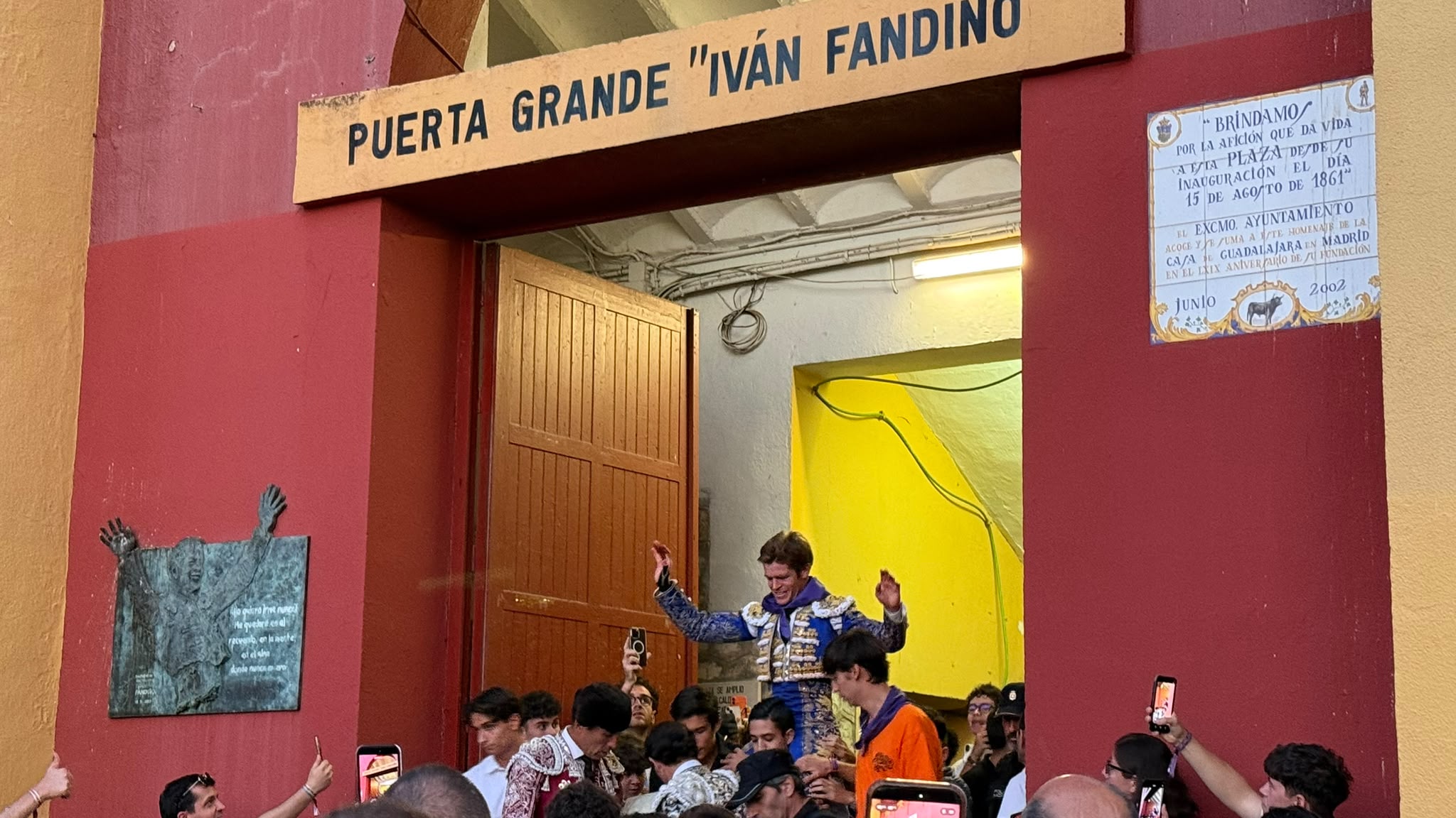 Borja Jiménez rompe la tarde en Guadalajara con dos orejas al sexto