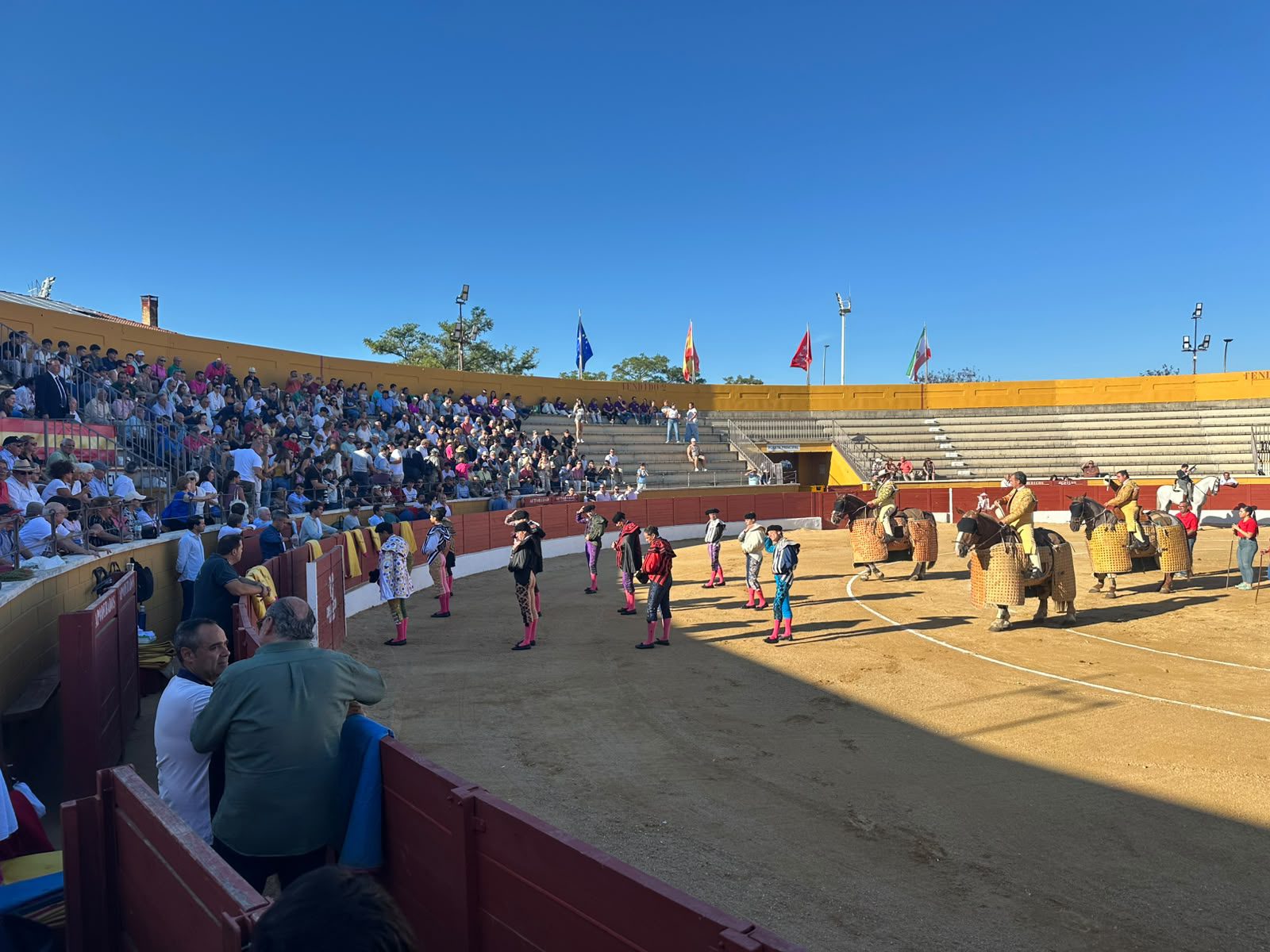 La terna corta una oreja en San Agustín de Guadalix dejando buenos detalles