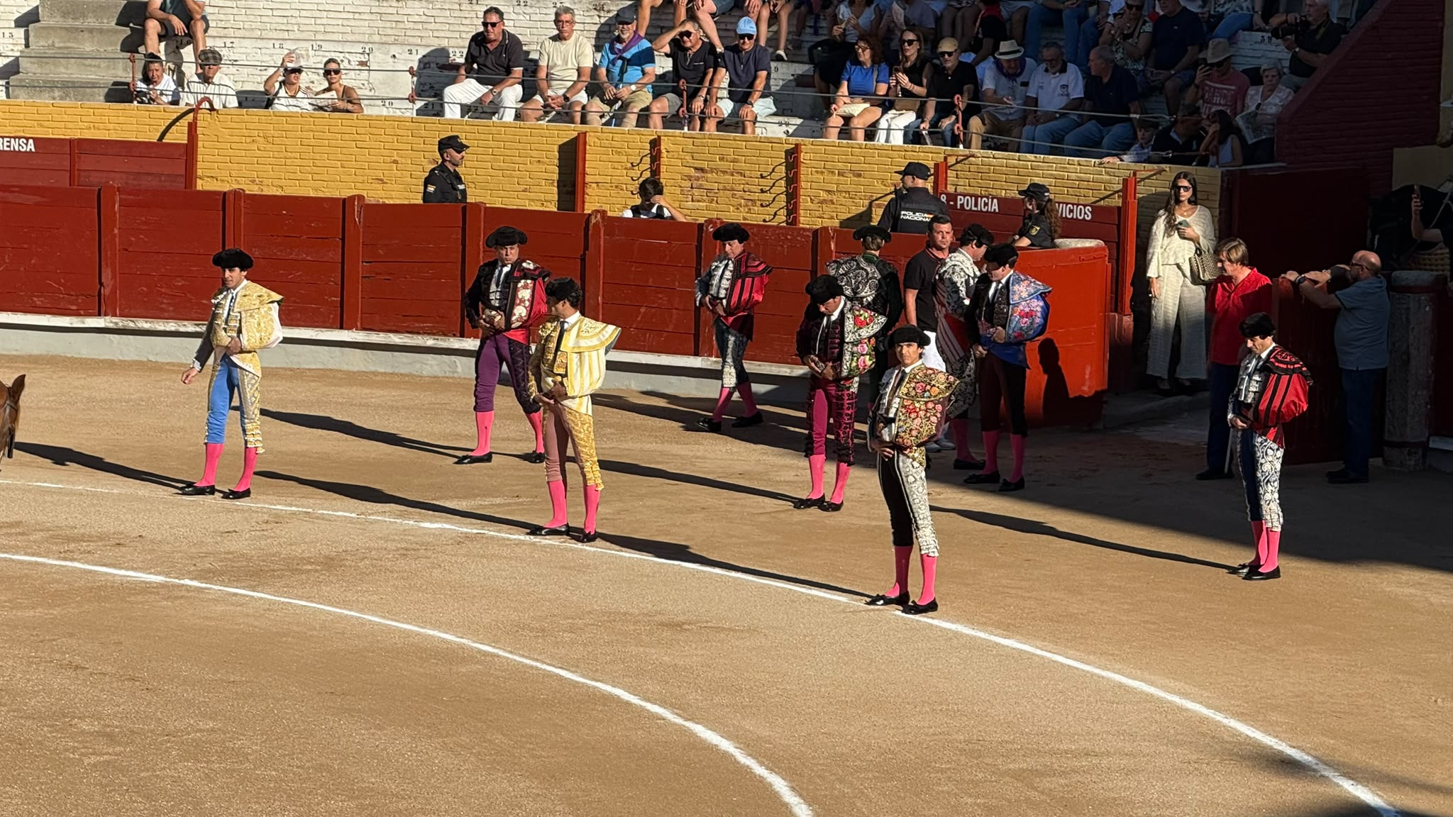 Castella impone técnica ante un primero de escasa transmisión