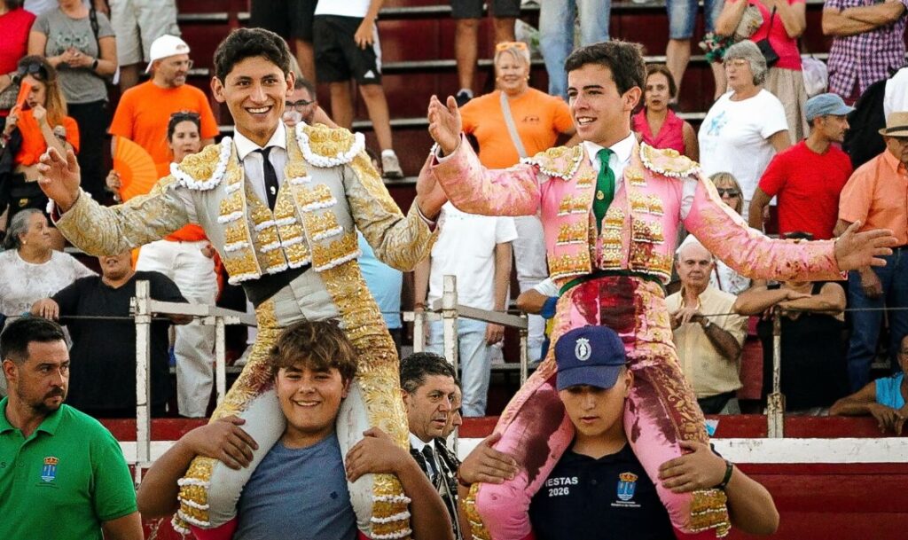 Emiliano Osornio y Jorge Hurtado abren la Puerta Grande en Azuqueca