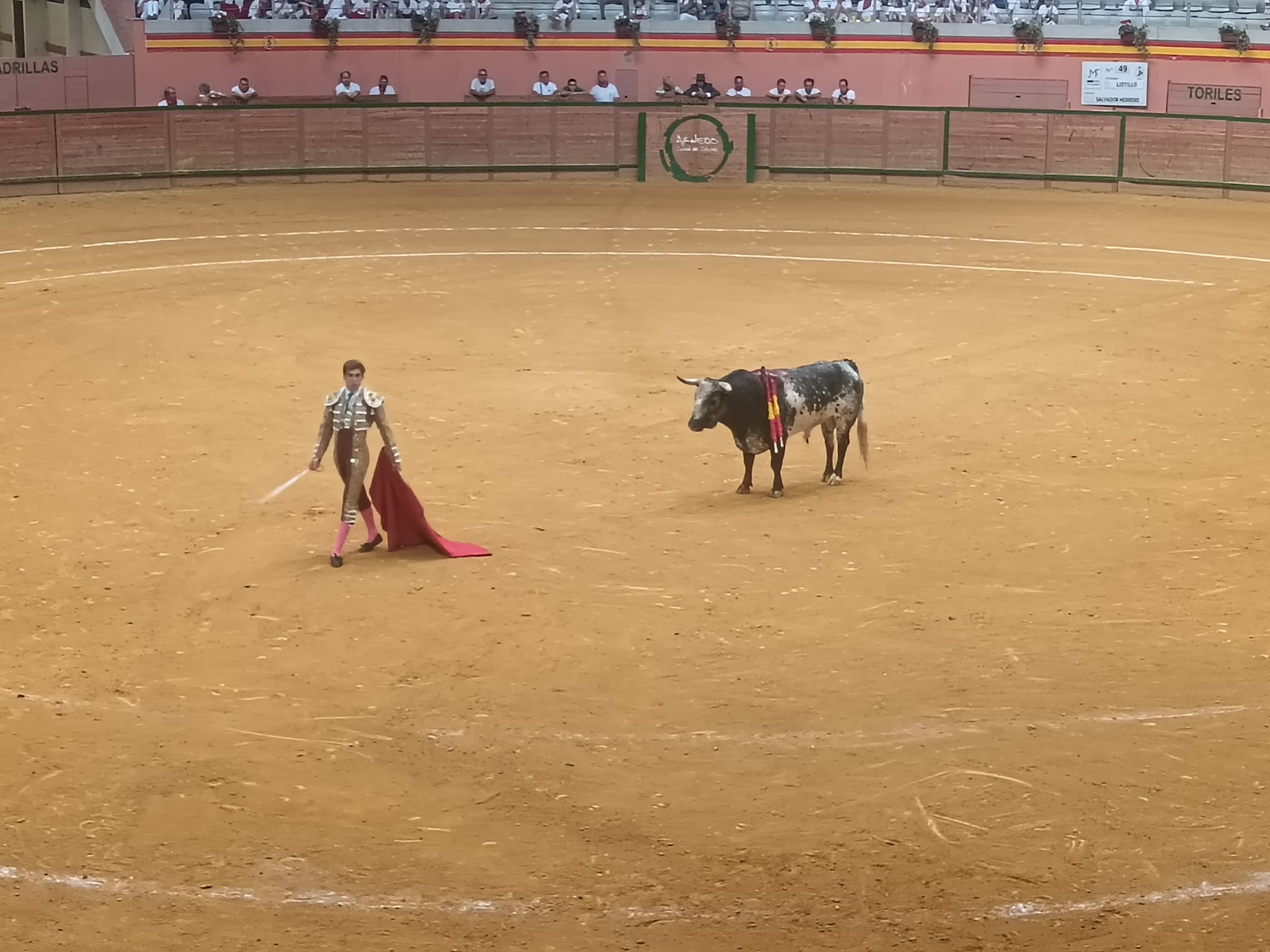 Donaire lo intenta ante un serio cuarto en una faena que fue de más a menos (Directo: Arnedo)