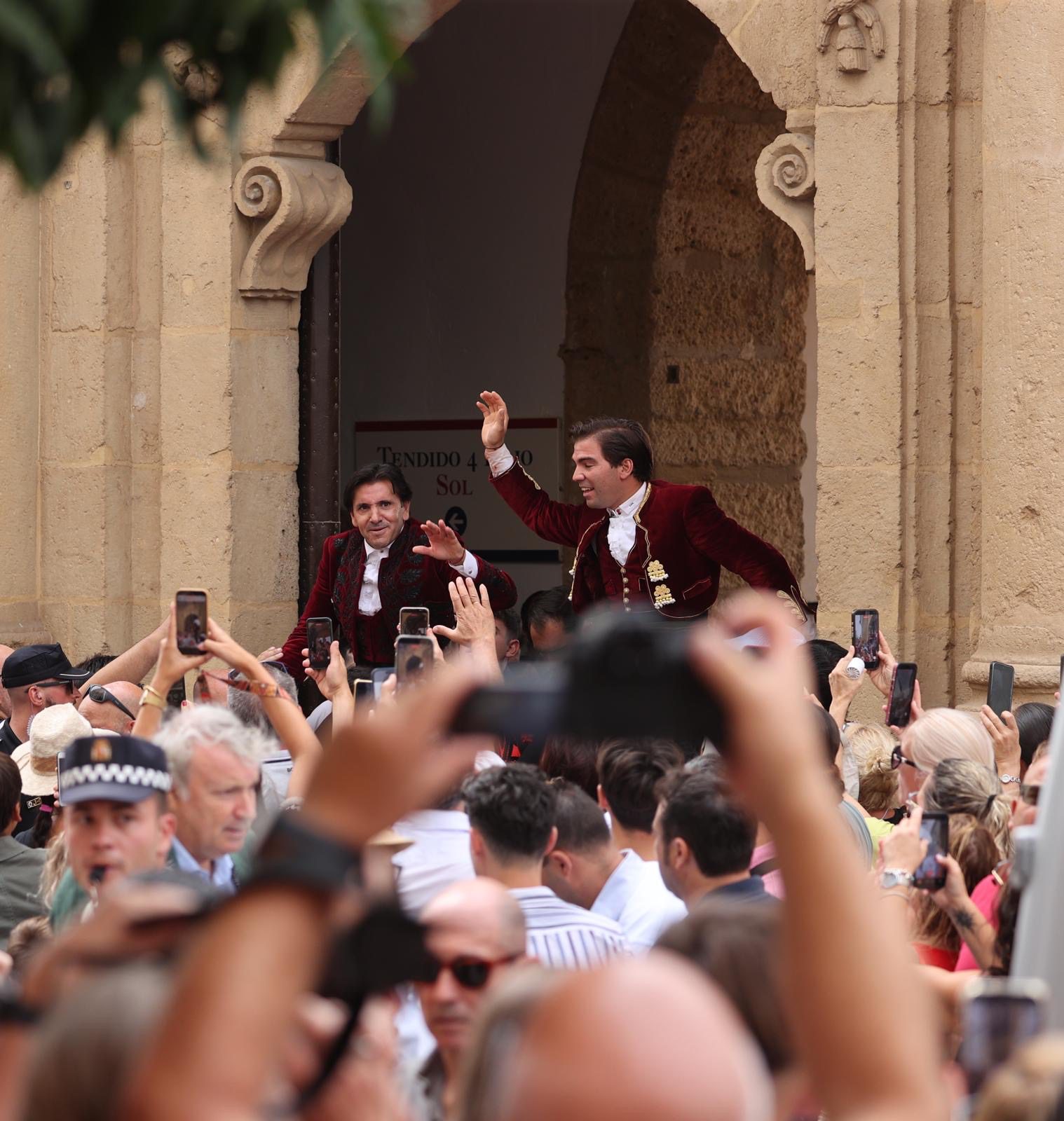 Ventura y Sebastián Fernández abren la Puerta Grande en una mañana de rejones con eco en Ronda