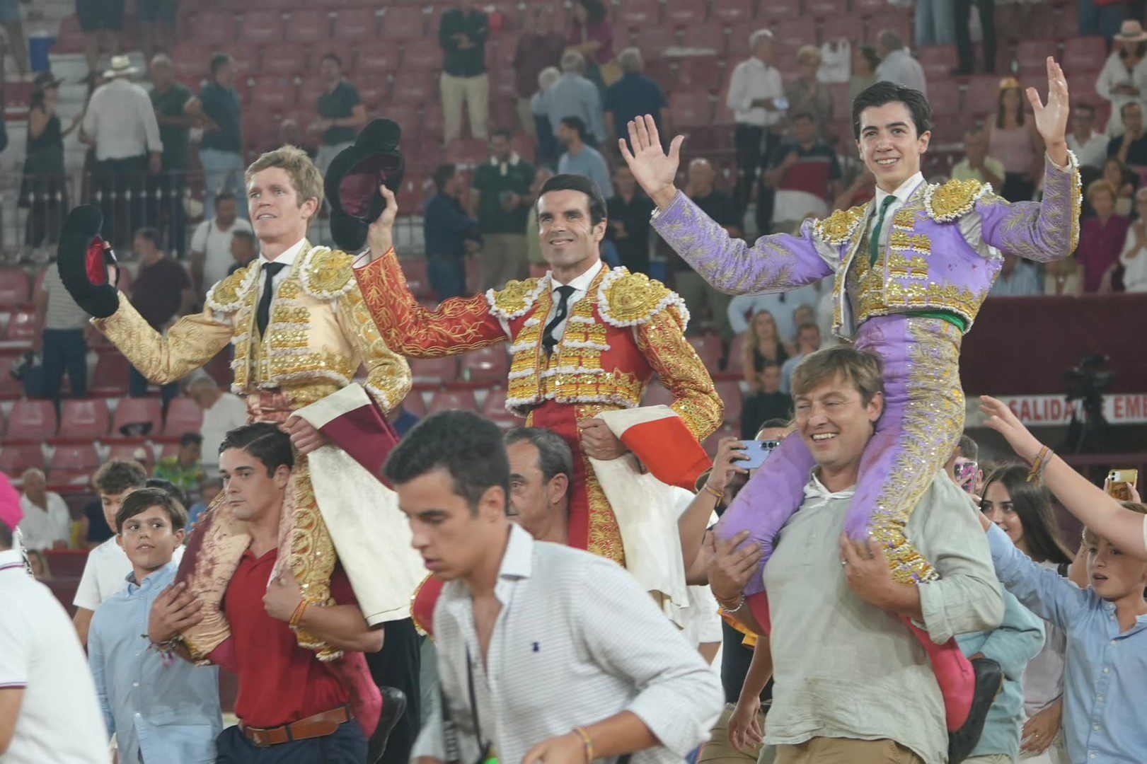 Marco Pérez arrasa en Murcia y sale a hombros con Emilio de Justo y Borja Jiménez