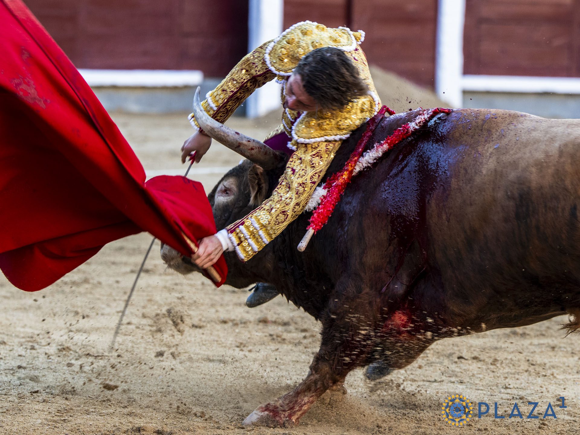 Álvaro Serrano, herido de gravedad en Las Ventas con una cornada de 20 centímetros que contusiona la femoral