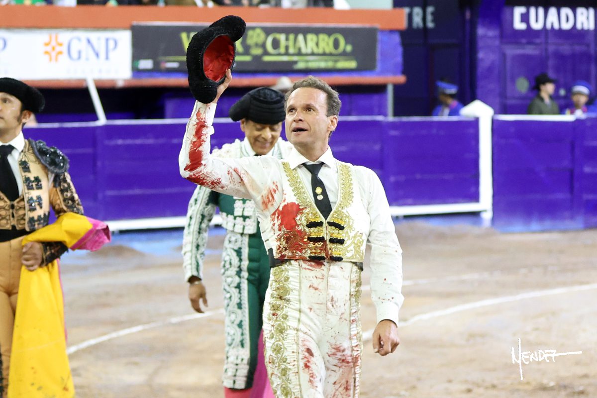 Ferrera y Valadez ponen el toreo en Aguascalientes, pero la espada deja la tarde sin triunfo