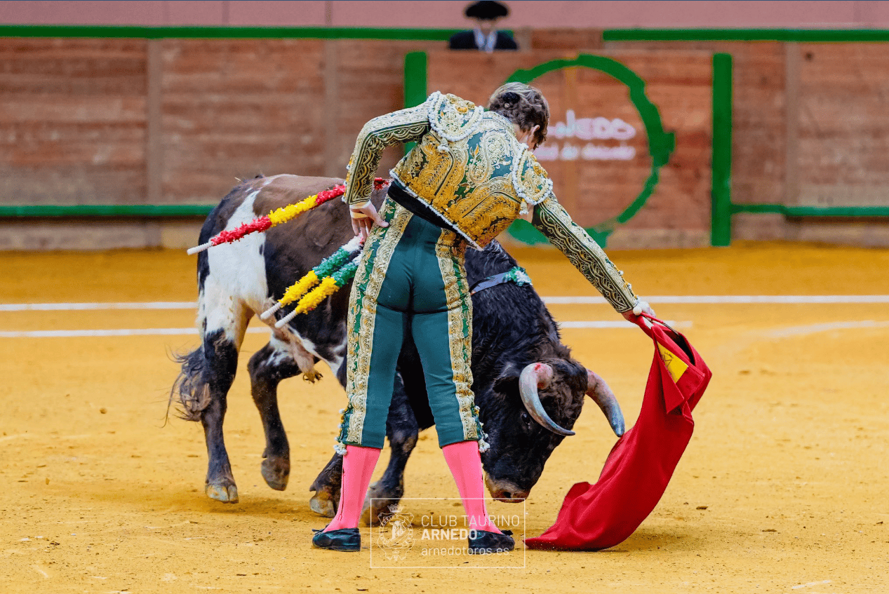 Álvaro Serrano tira de oficio ante un segundo de escasa emoción