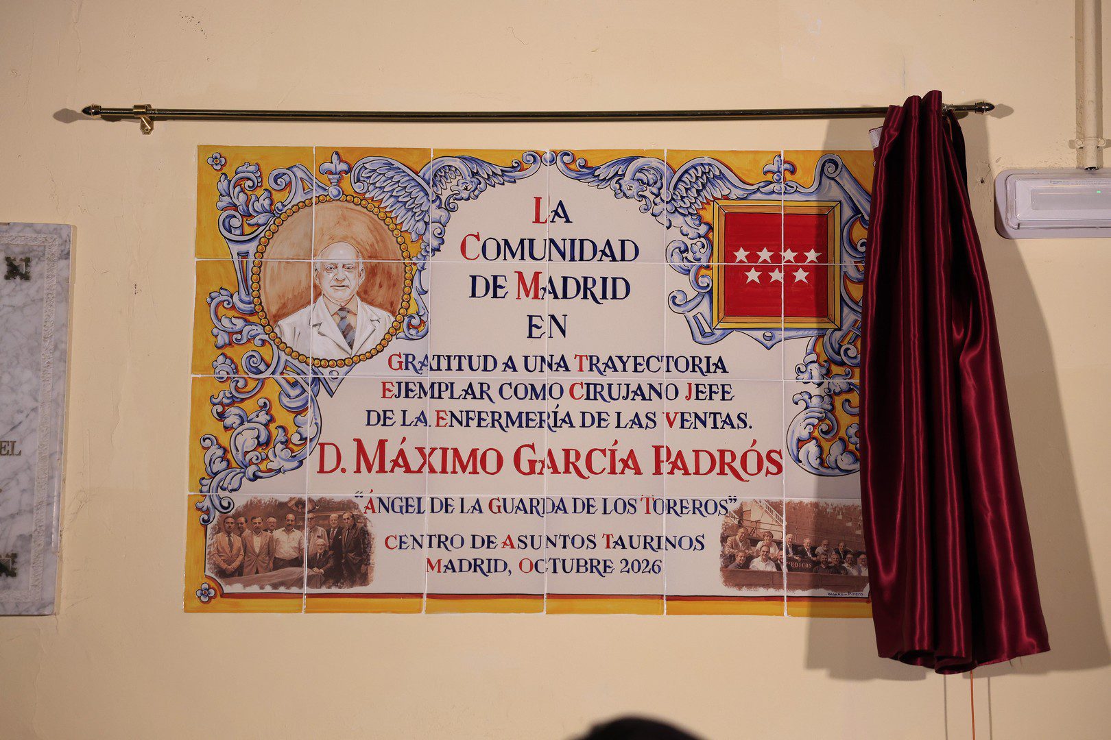 Azulejo dedicado a Máximo García Padrós en Las Ventas