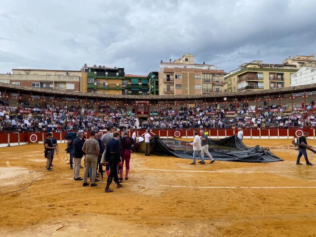 La lluvia suspende la corrida de rejones de Úbeda tras tres faenas premiadas