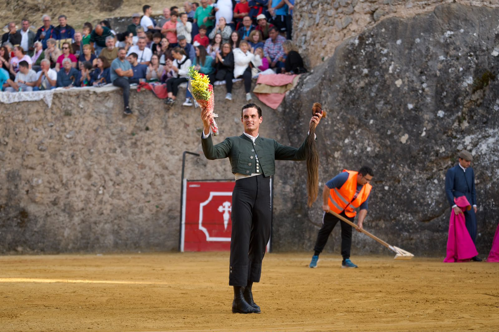 Galván, Venegas y Alfonso Morales cortan el rabo en el festival de Segura de la Sierra