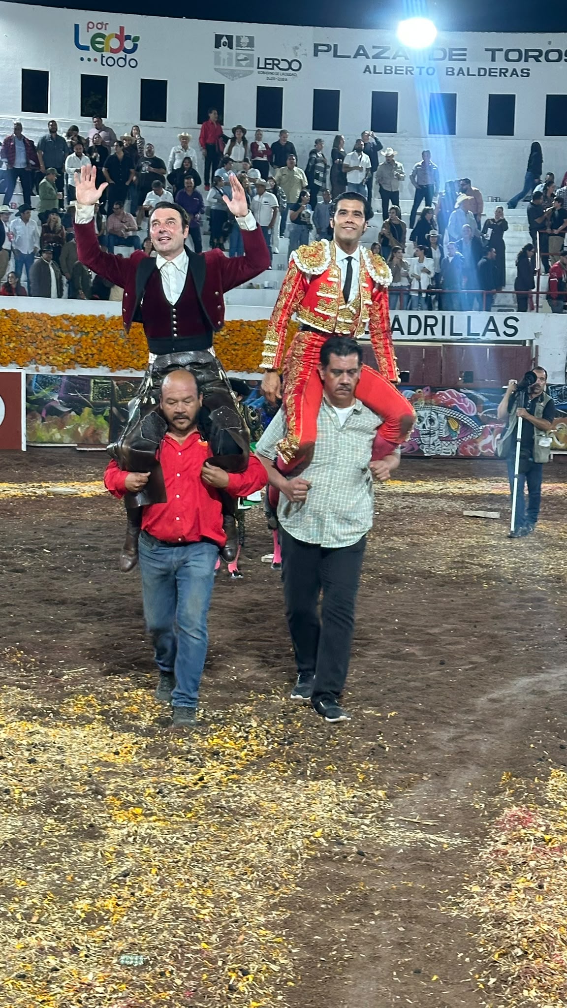 Andy Cartagena y Diego San Román salen a hombros en Lerdo