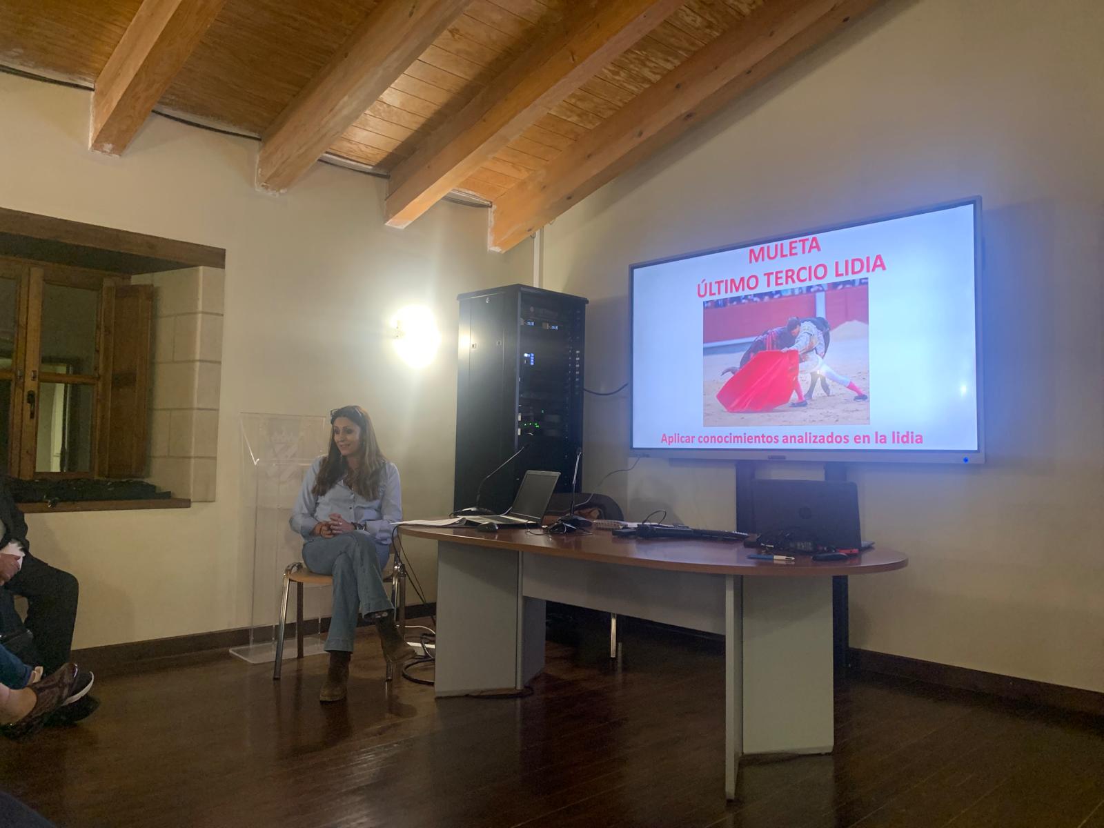 Isabel Sauco acerca las claves de una corrida de toros al público de Biota